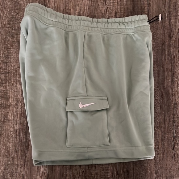 Nike Men's Cargo Short with Drawstring Clasp - Size Large - Picture 7 of 7